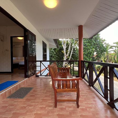 צ'ומפון Naisang Hostel מראה חיצוני תמונה